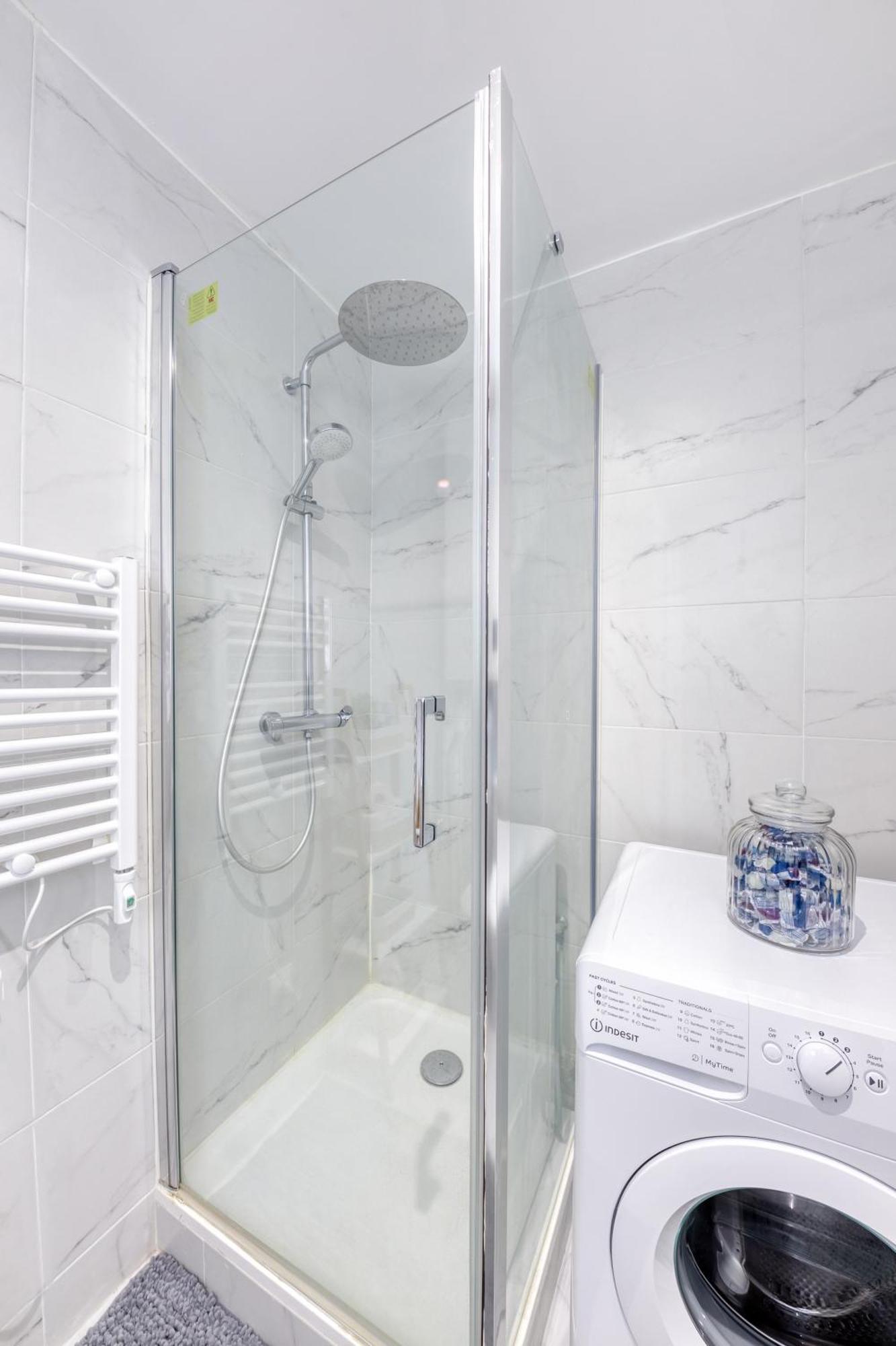 Appartement - 4 Personnes - Parking Prive - Metro 7 - Rer B La Courneuve Kültér fotó